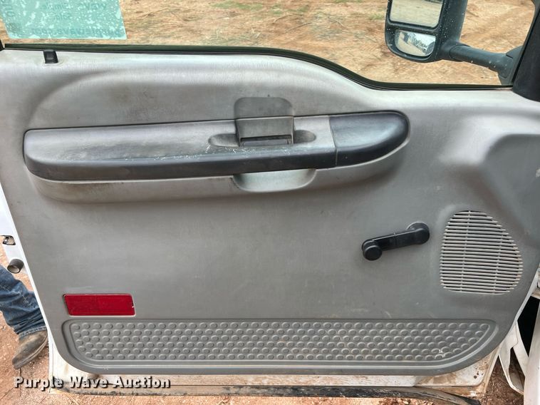 image for item DQ2304 2006 Ford F550 Super Duty XL  utility / service truck