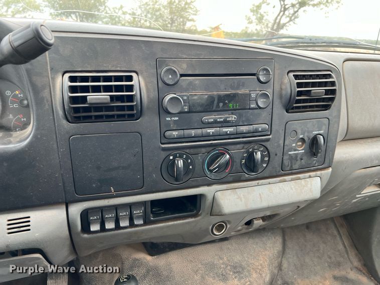image for item DQ2304 2006 Ford F550 Super Duty XL  utility / service truck