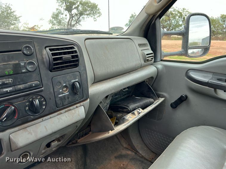 image for item DQ2304 2006 Ford F550 Super Duty XL  utility / service truck