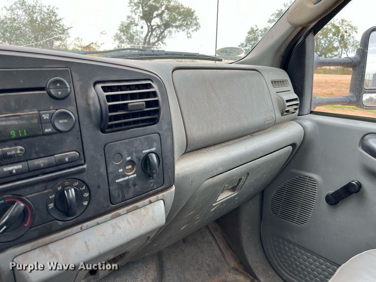 image for item DQ2304 2006 Ford F550 Super Duty XL  utility / service truck