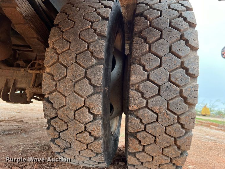 image for item DQ2304 2006 Ford F550 Super Duty XL  utility / service truck