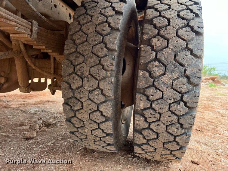 image for item DQ2304 2006 Ford F550 Super Duty XL  utility / service truck