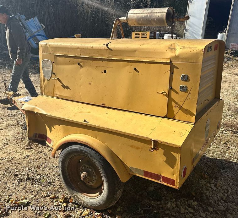 image for item DQ7394 Leroi 85  air compressor