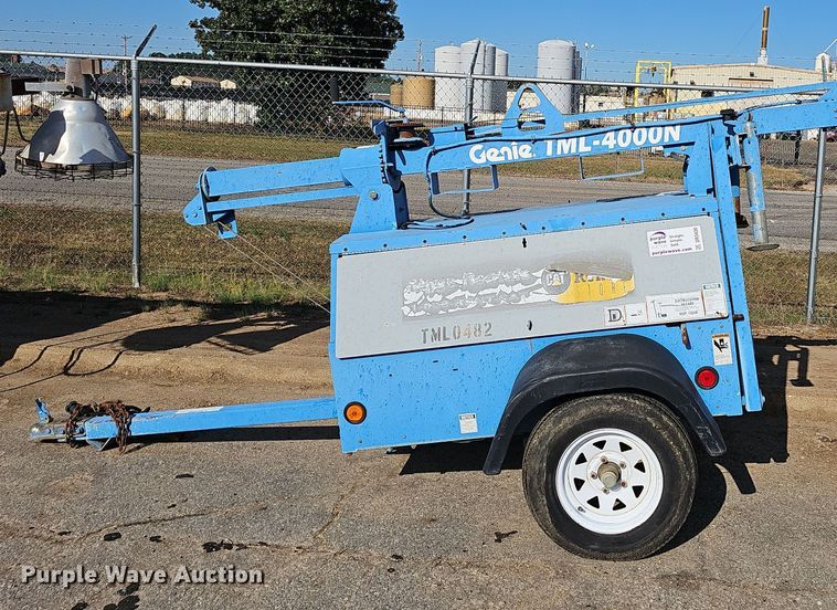 image for item DR3439 2004 Genie TML-4000N  light plant