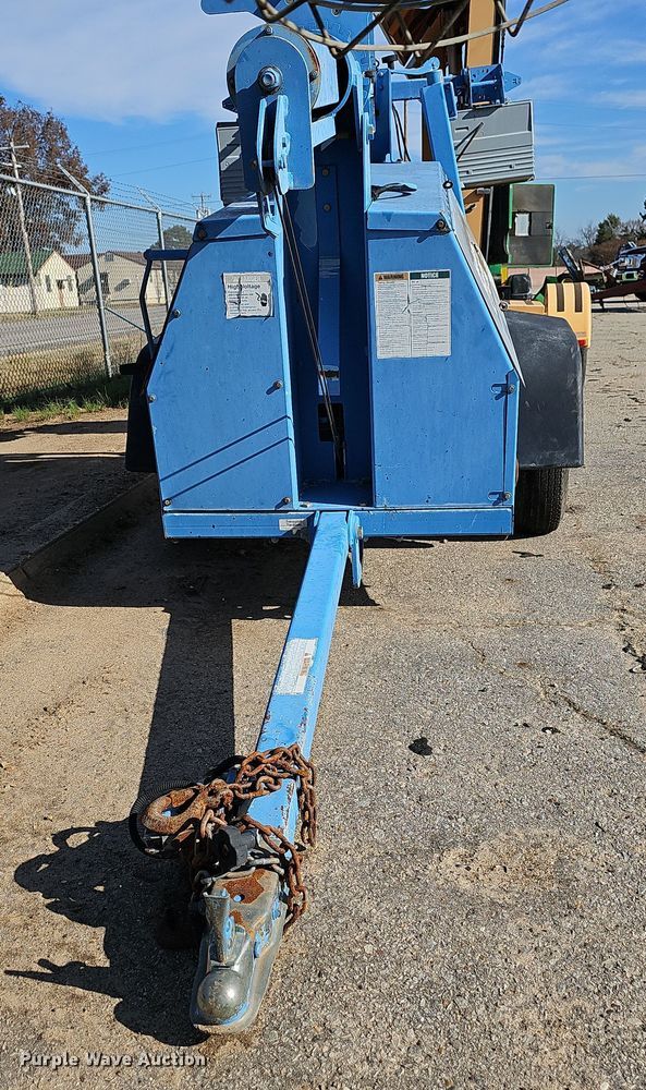 image for item DR3439 2004 Genie TML-4000N  light plant