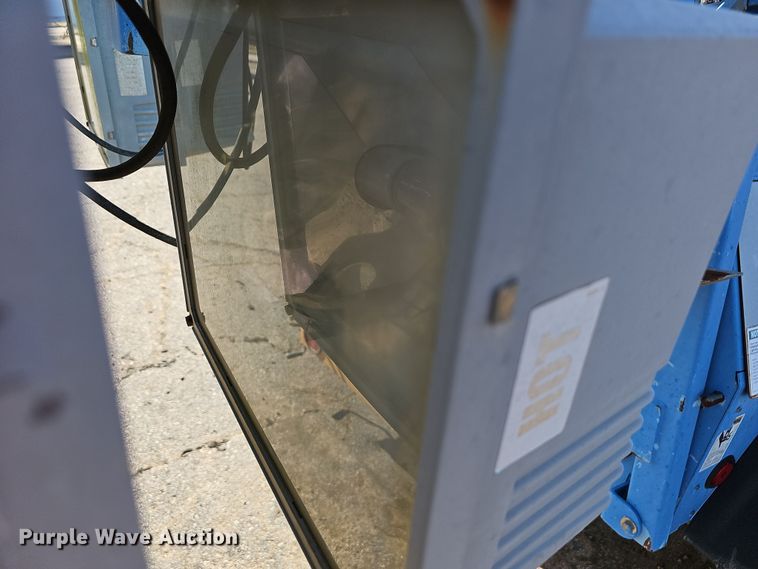 image for item DR3439 2004 Genie TML-4000N  light plant