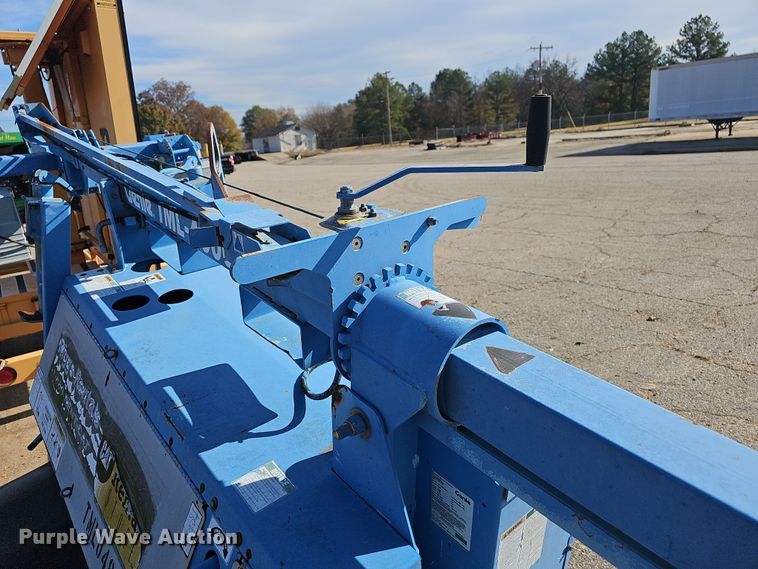 image for item DR3439 2004 Genie TML-4000N  light plant