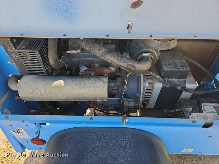 image for item DR3439 2004 Genie TML-4000N  light plant