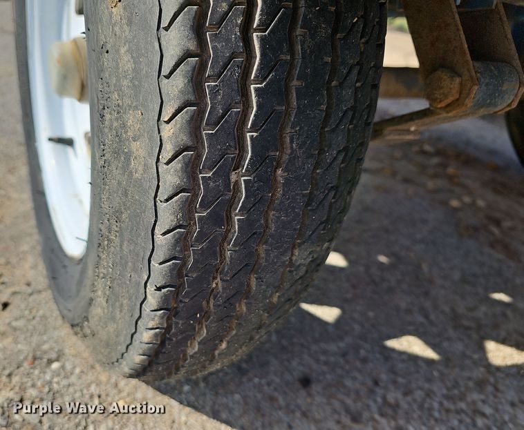 image for item DR3439 2004 Genie TML-4000N  light plant