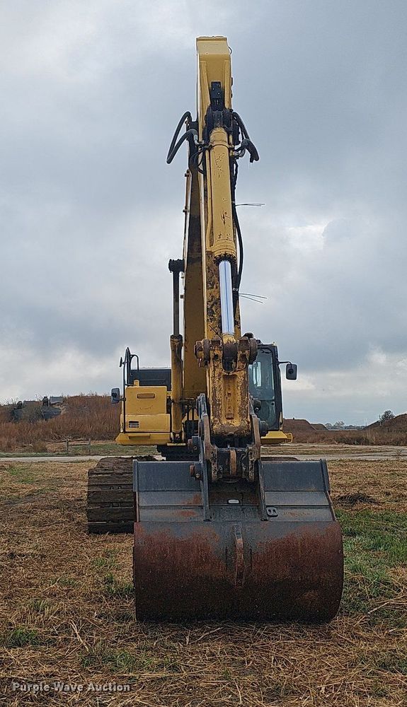 image for item DS5662 2012 Komatsu PC490LC-10  excavator