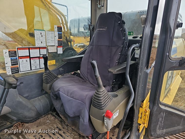 image for item DS5662 2012 Komatsu PC490LC-10  excavator