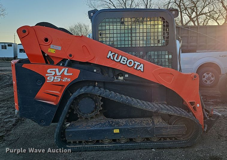 image for item DS5731 2019 Kubota SVL 95-2S  skid steer loader