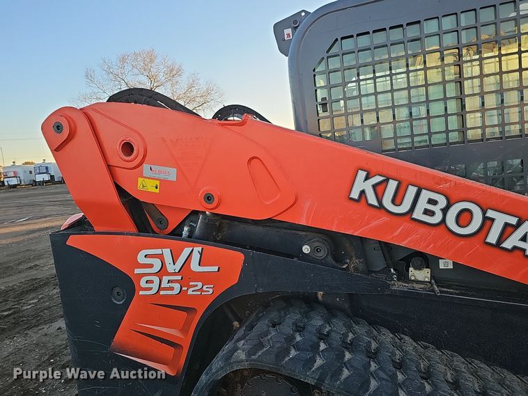 image for item DS5731 2019 Kubota SVL 95-2S  skid steer loader