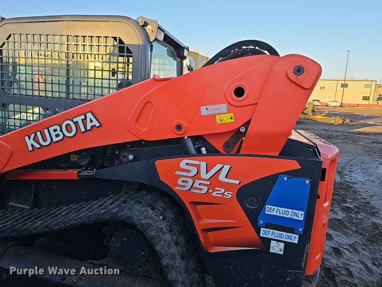 image for item DS5731 2019 Kubota SVL 95-2S  skid steer loader