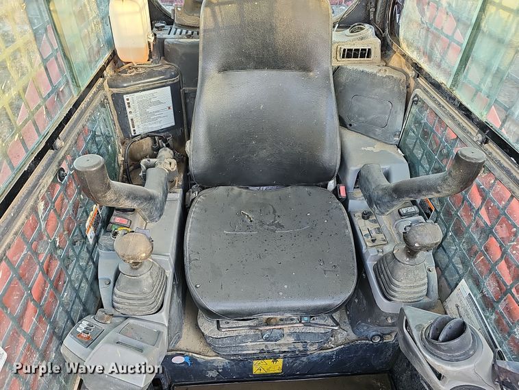 image for item DS5731 2019 Kubota SVL 95-2S  skid steer loader