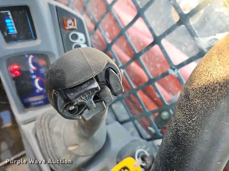 image for item DS5731 2019 Kubota SVL 95-2S  skid steer loader