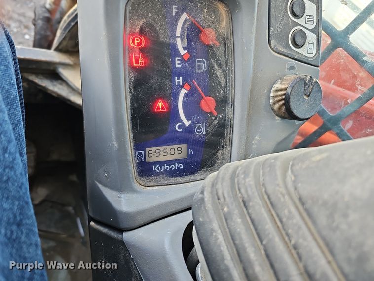 image for item DS5731 2019 Kubota SVL 95-2S  skid steer loader