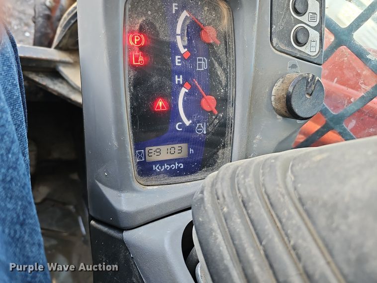 image for item DS5731 2019 Kubota SVL 95-2S  skid steer loader