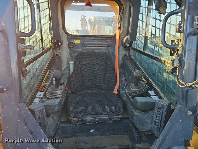 image for item DS5732 2017 John Deere 333G  tracked skid steer loader