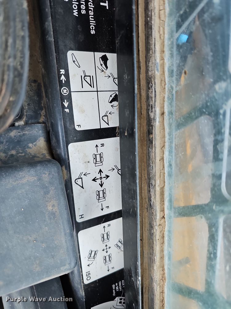 image for item DS5732 2017 John Deere 333G  tracked skid steer loader