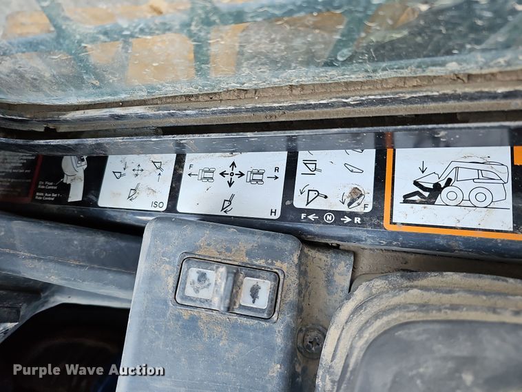 image for item DS5732 2017 John Deere 333G  tracked skid steer loader