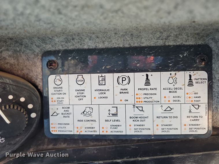 image for item DS5732 2017 John Deere 333G  tracked skid steer loader