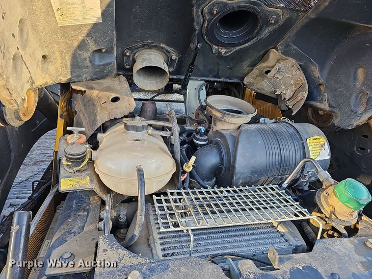 image for item DS5732 2017 John Deere 333G  tracked skid steer loader