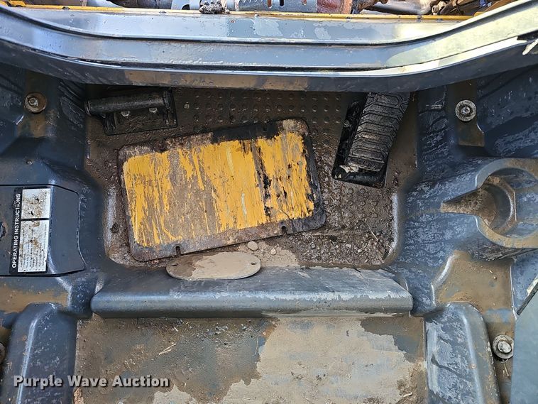 image for item DS5738 2019 John Deere 333G  tracked skid steer loader