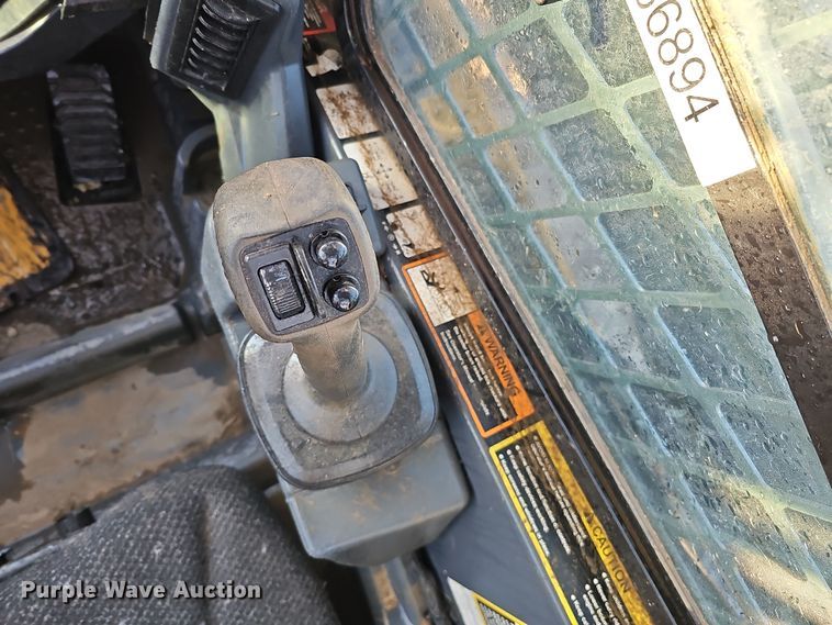 image for item DS5738 2019 John Deere 333G  tracked skid steer loader