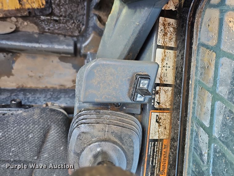 image for item DS5738 2019 John Deere 333G  tracked skid steer loader