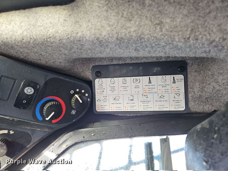 image for item DS5738 2019 John Deere 333G  tracked skid steer loader