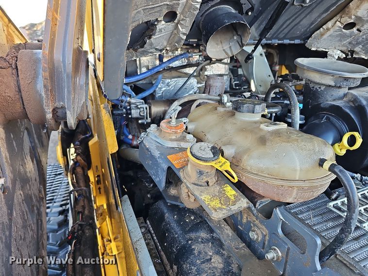 image for item DS5738 2019 John Deere 333G  tracked skid steer loader