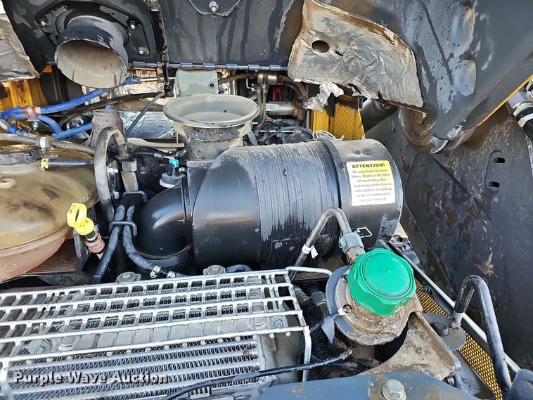 image for item DS5738 2019 John Deere 333G  tracked skid steer loader