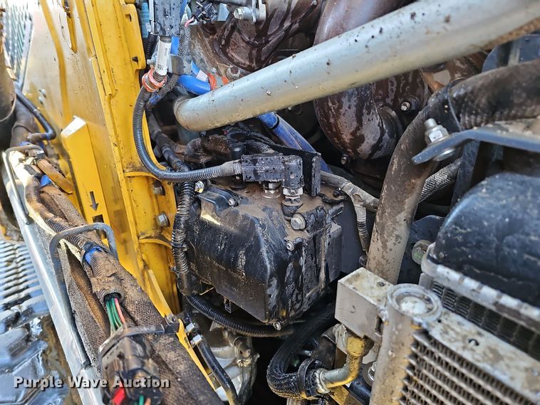 image for item DS5738 2019 John Deere 333G  tracked skid steer loader