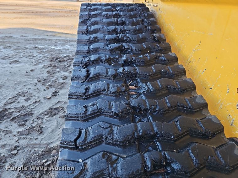 image for item DS5738 2019 John Deere 333G  tracked skid steer loader