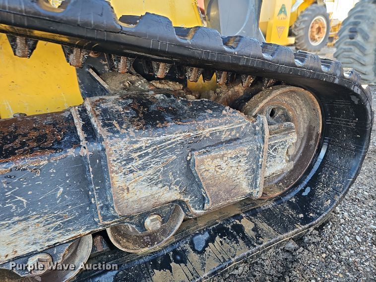 image for item DS5738 2019 John Deere 333G  tracked skid steer loader