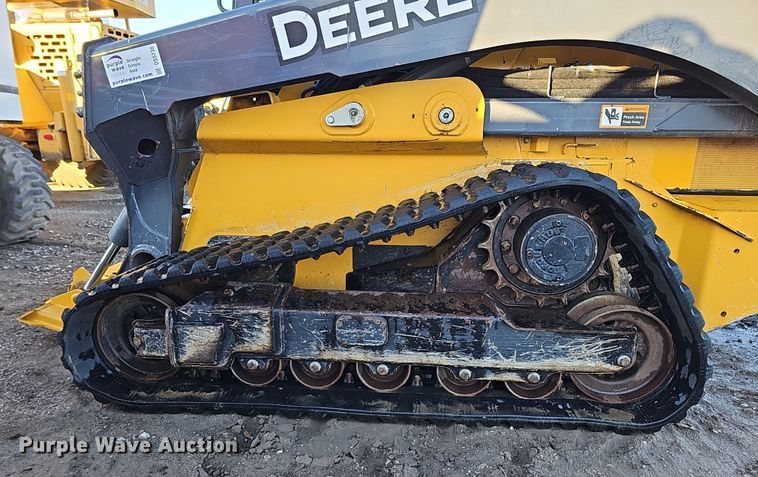 image for item DS5738 2019 John Deere 333G  tracked skid steer loader