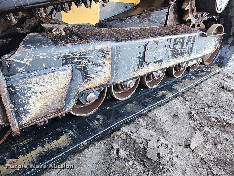 image for item DS5738 2019 John Deere 333G  tracked skid steer loader