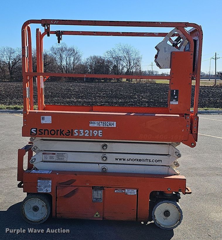 image for item DS5739 2016 Snorkel S3219E  scissor lift