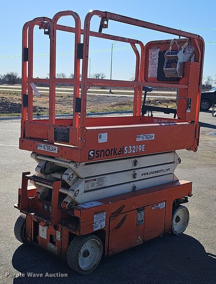 image for item DS5739 2016 Snorkel S3219E  scissor lift