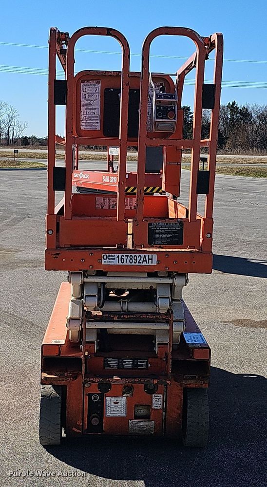 image for item DS5739 2016 Snorkel S3219E  scissor lift