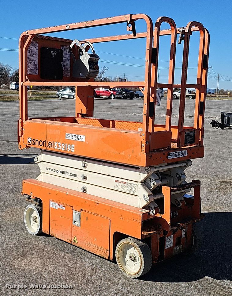 image for item DS5739 2016 Snorkel S3219E  scissor lift