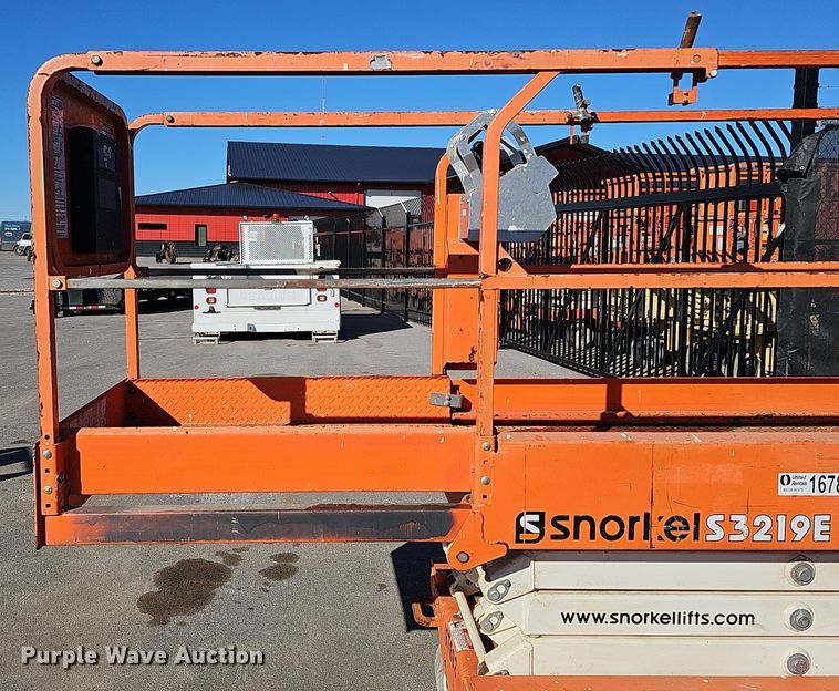 image for item DS5739 2016 Snorkel S3219E  scissor lift