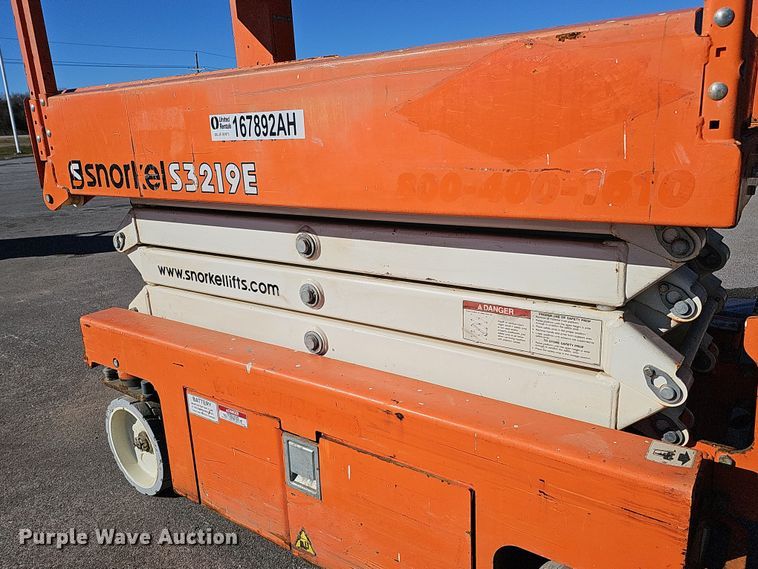 image for item DS5739 2016 Snorkel S3219E  scissor lift