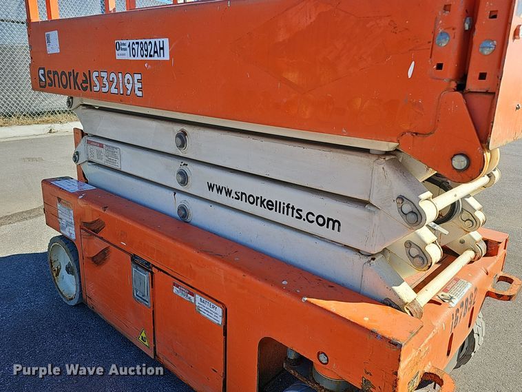 image for item DS5739 2016 Snorkel S3219E  scissor lift