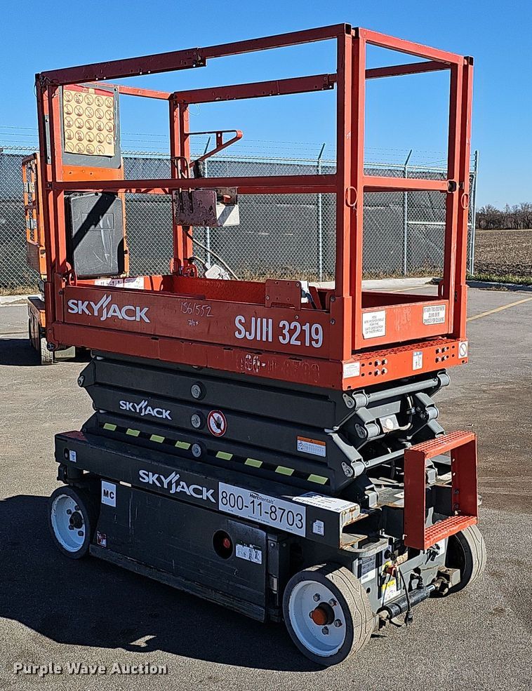 image for item DS5740 2016 Skyjack SJIII 3219  scissor lift