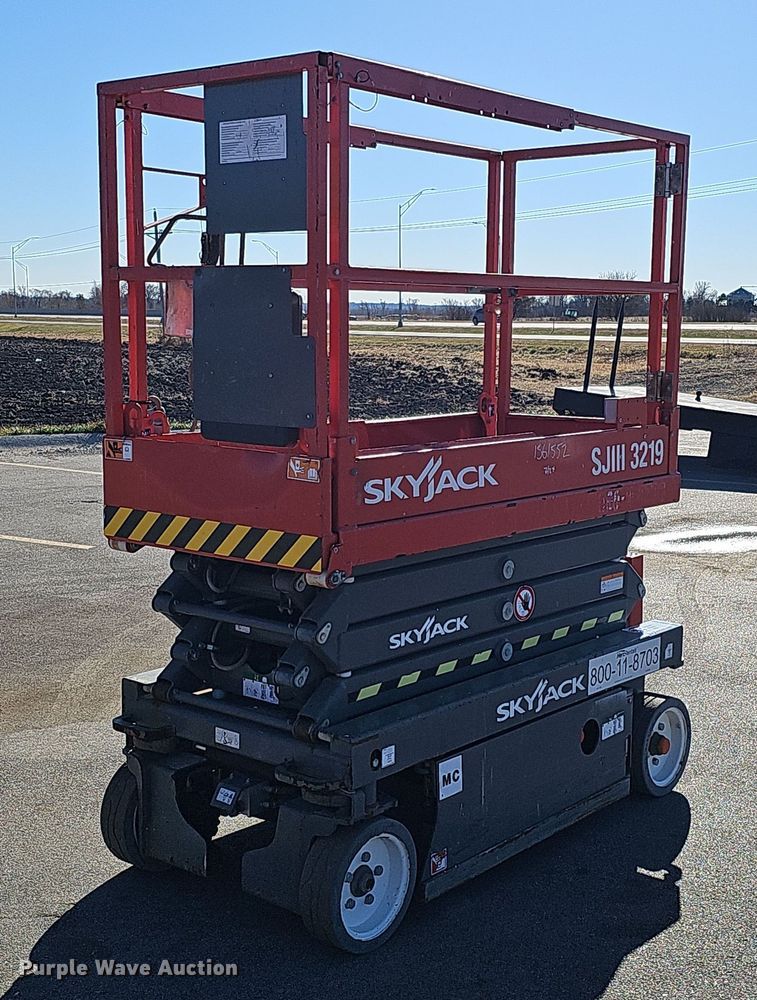 image for item DS5740 2016 Skyjack SJIII 3219  scissor lift