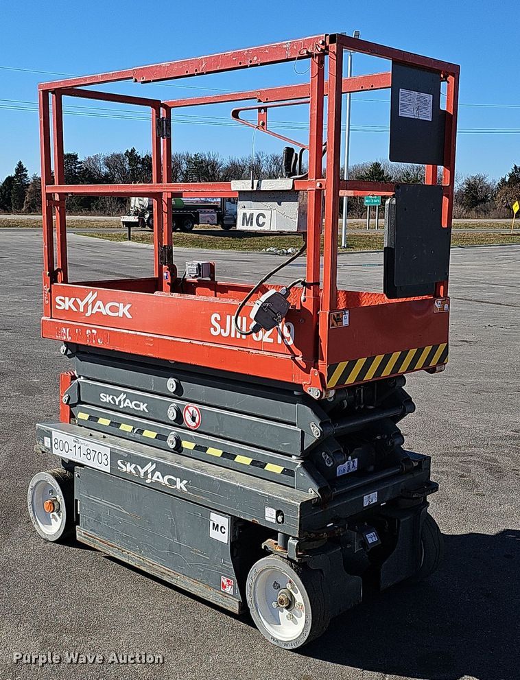 image for item DS5740 2016 Skyjack SJIII 3219  scissor lift