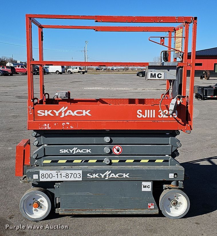 image for item DS5740 2016 Skyjack SJIII 3219  scissor lift