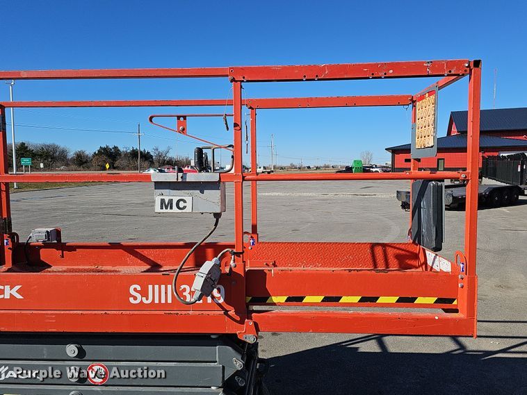 image for item DS5740 2016 Skyjack SJIII 3219  scissor lift